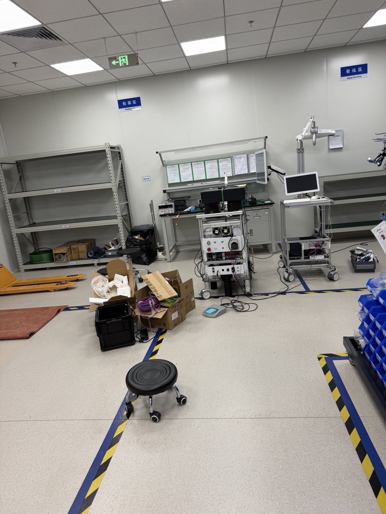 Medical robot systems with exposed internal components in an assembly and testing area